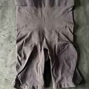 SEAMLESS SCULPT MID THIGH SHORT